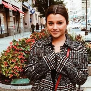 Meet your Posher, Caitlin